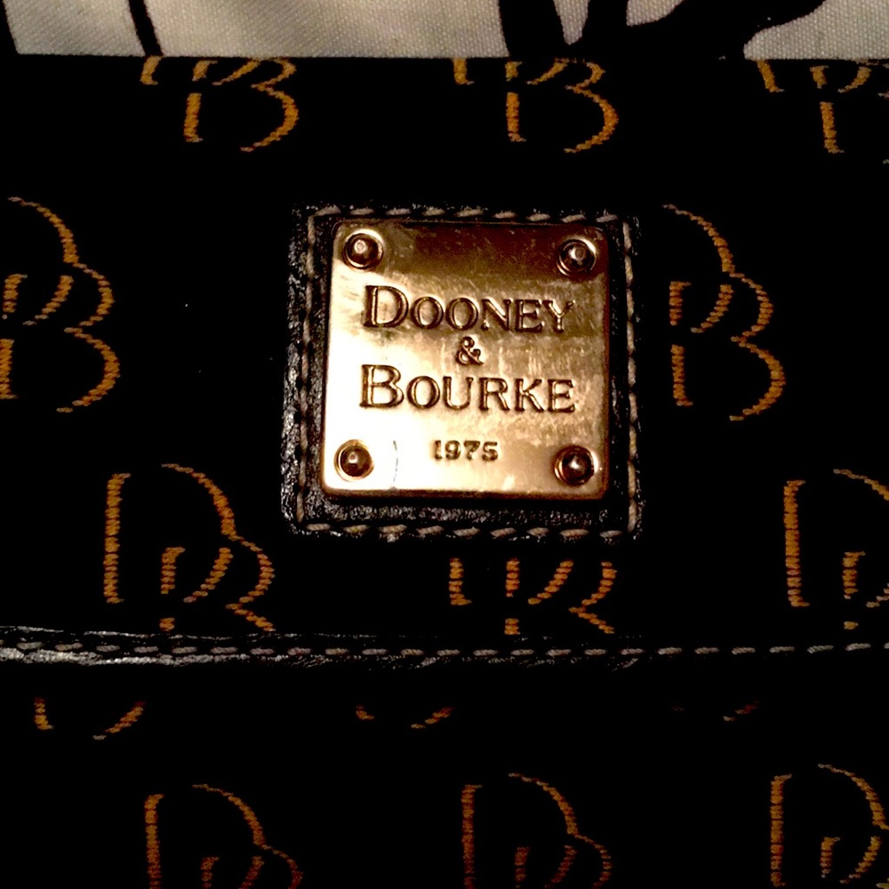 Dooney & Bourke wallet black excellent condition